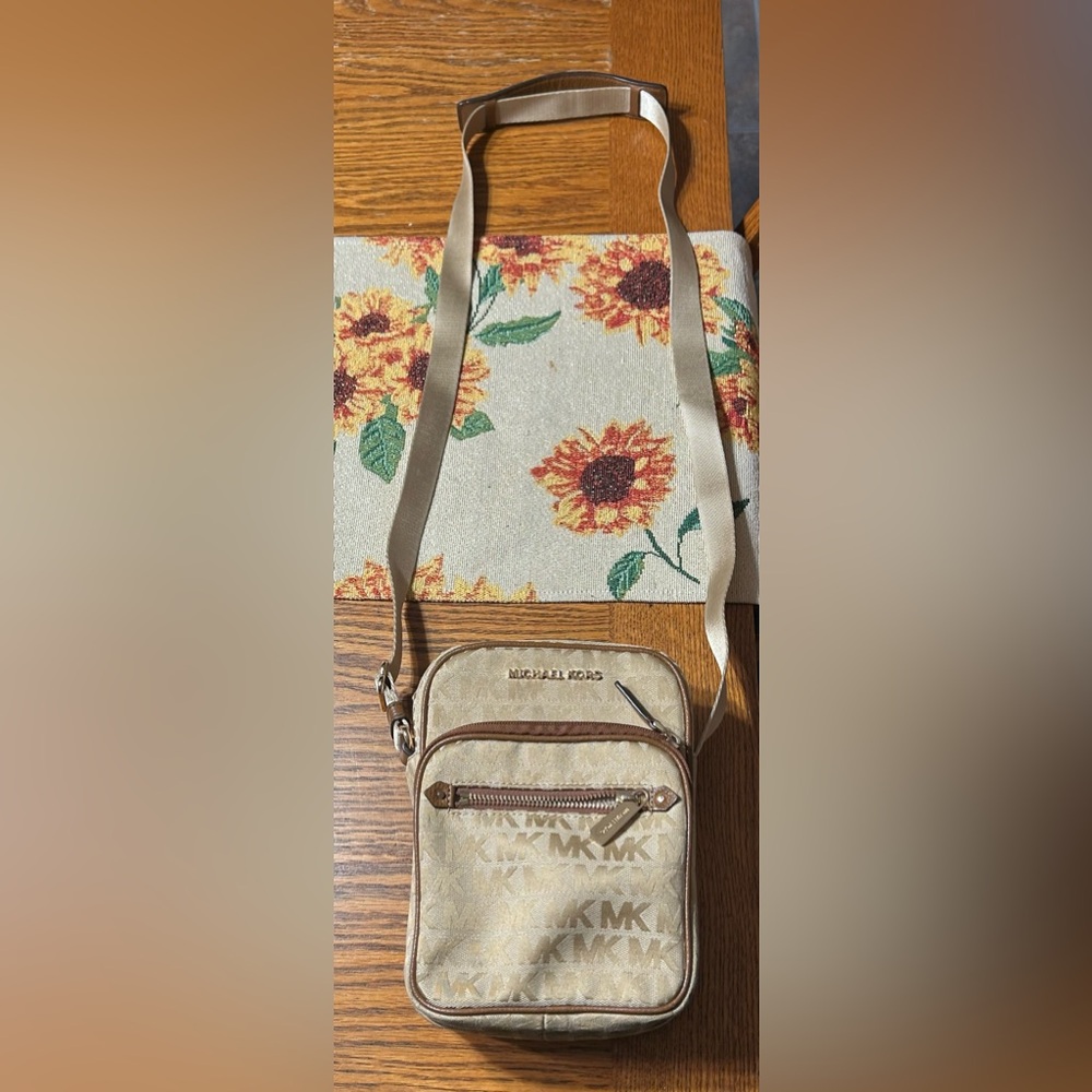 Michael Kors crossbody - Picture 2 of 8